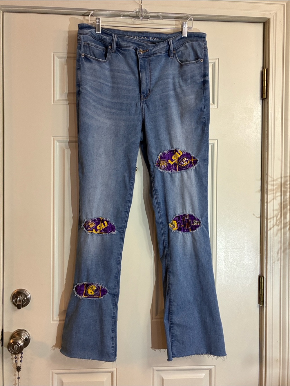 Women’s American Eagle LSU Tigers Patched Distressed Blue Jeans, W35, Inseam 32
